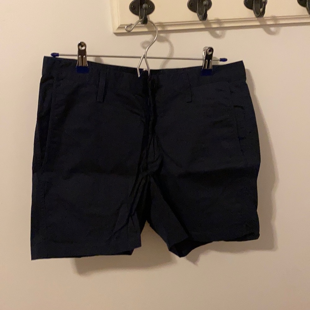 Men’s navy Kit and Ace shorts